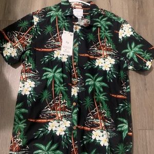 Slim Fit floral Button up. Men’s Medium